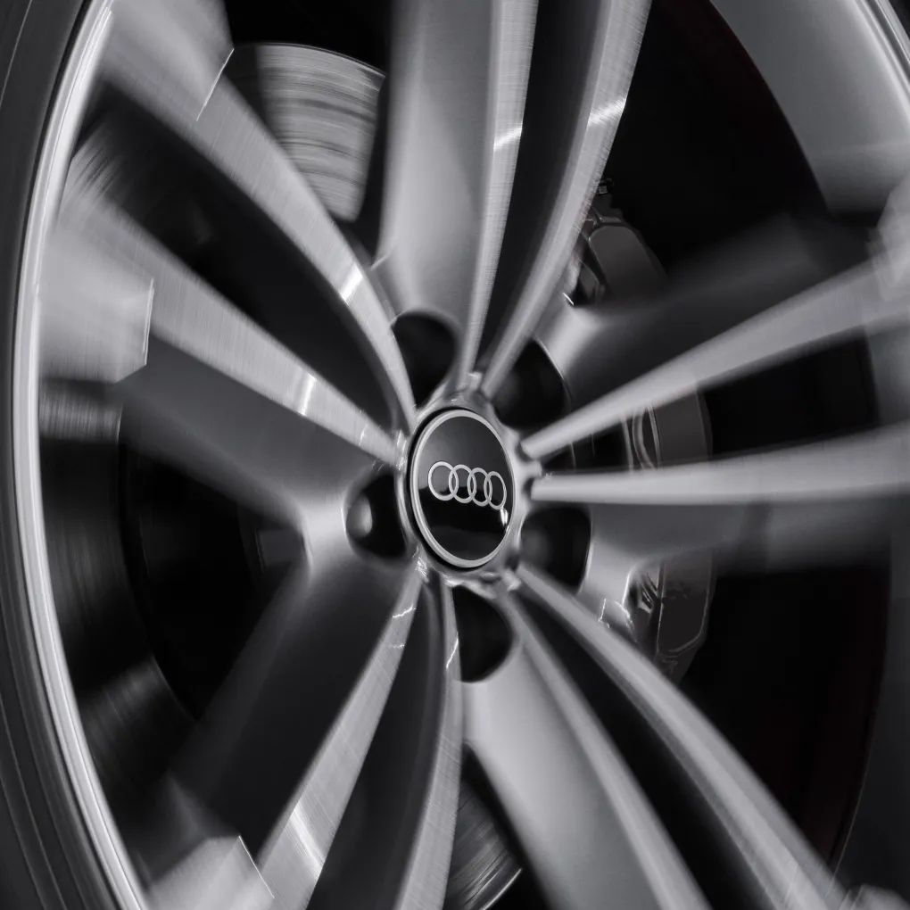 Dynamické středové krytky kol Audi