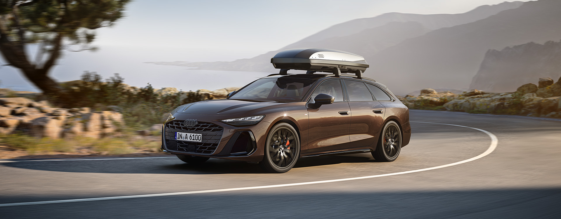 Vůz Audi se střešním boxem Audi