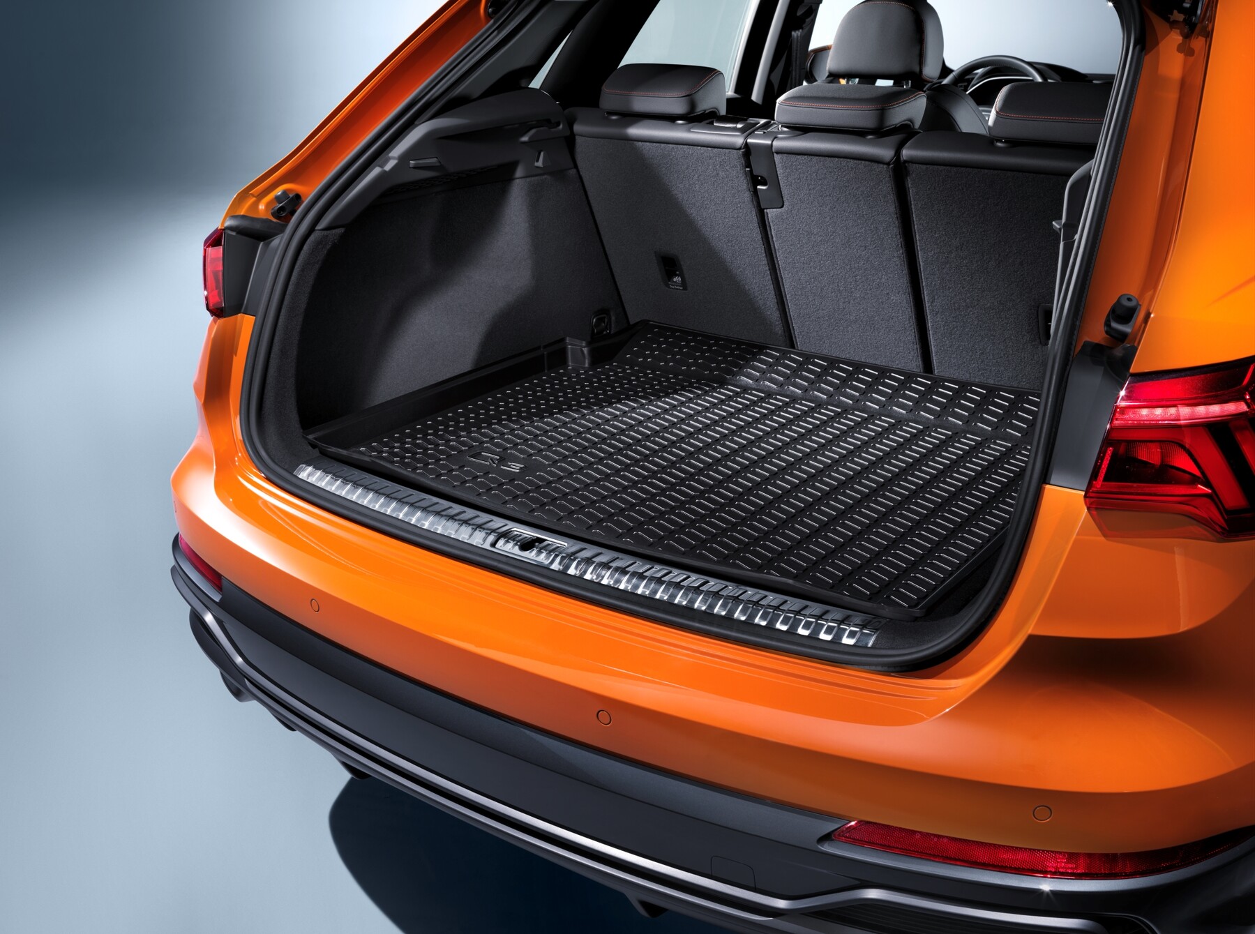 Plastová vložka do zavazadlového prostoru, pro Q3 / Q3 Sportback