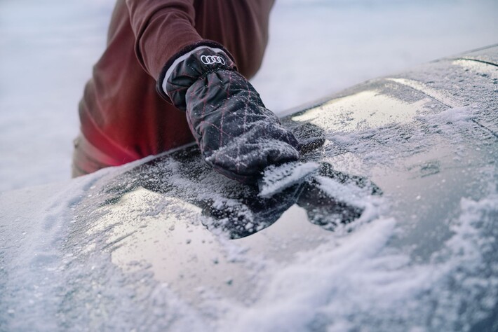 Škrabka na led s rukavicí