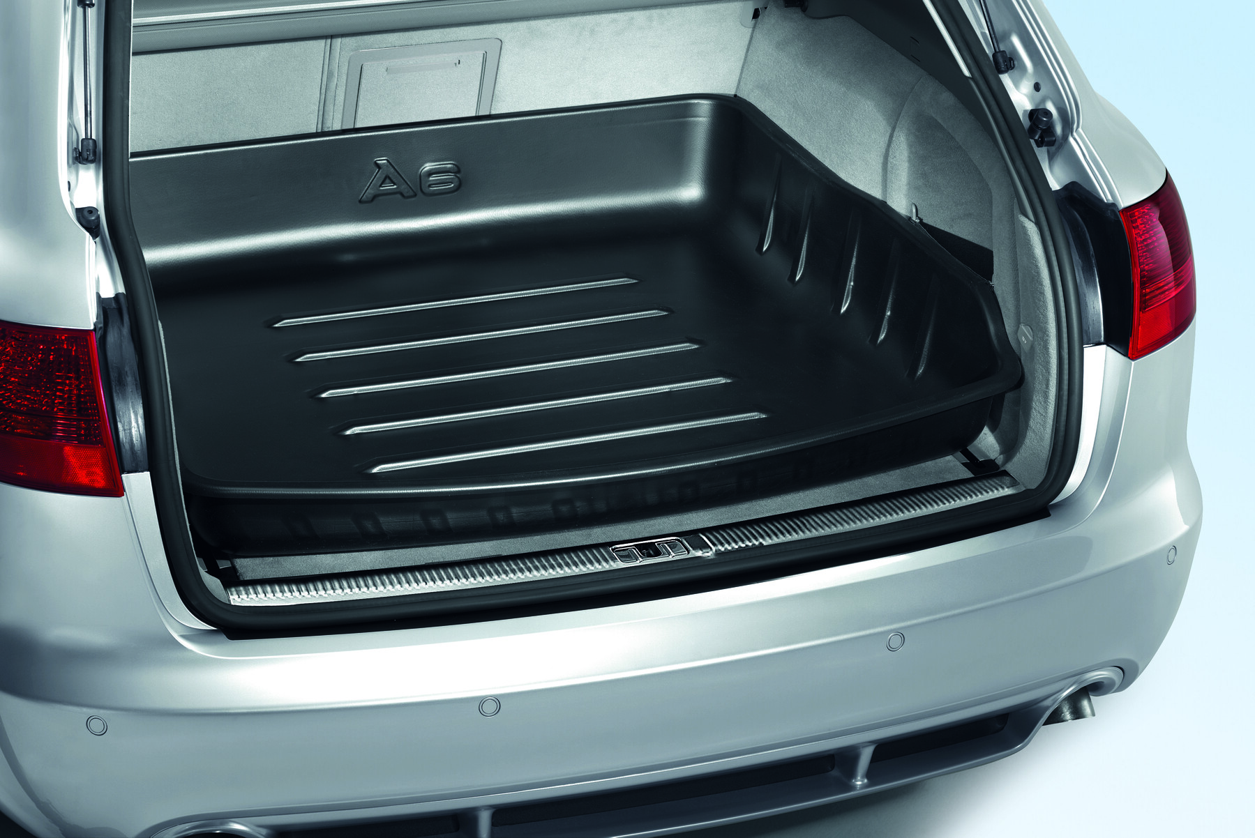 Plastová vana do zavazadlového prostoru pro Q8